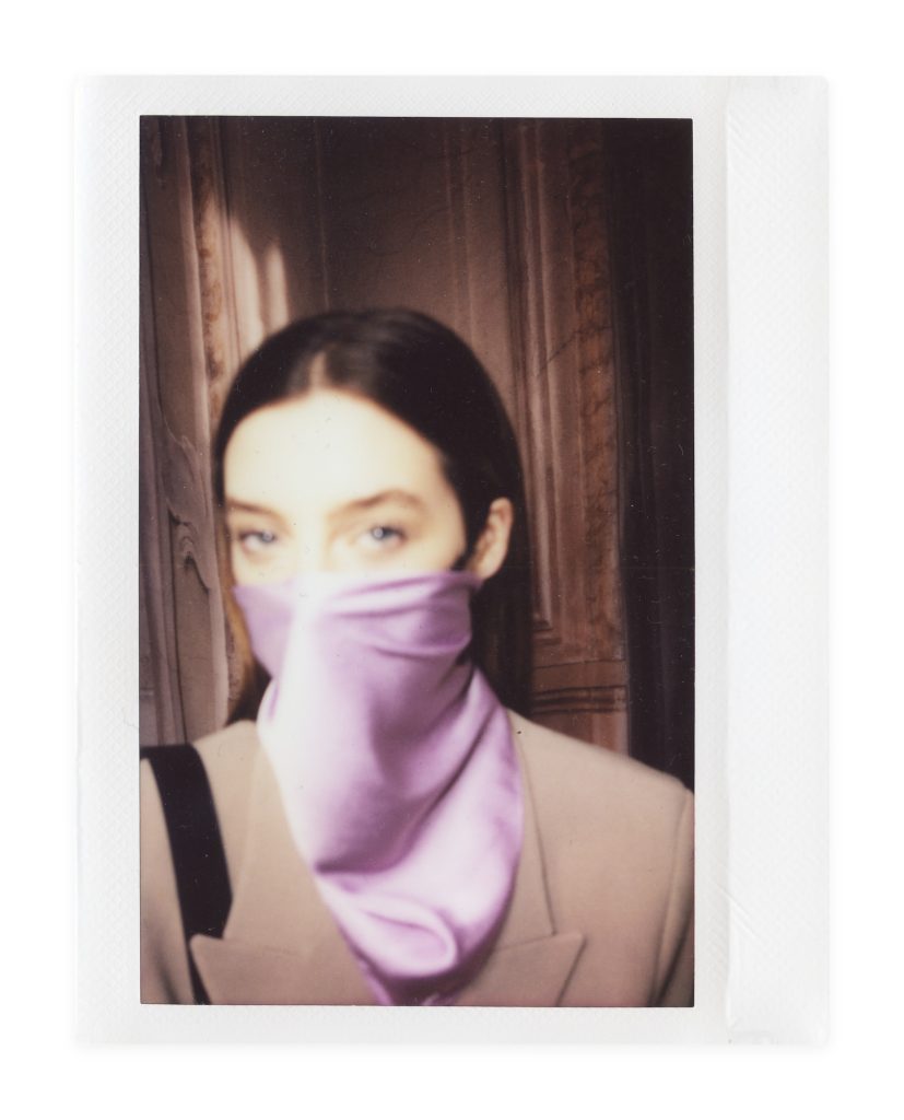Blame Lilac Poderío: Instax of the model with a lilac scarf over her face